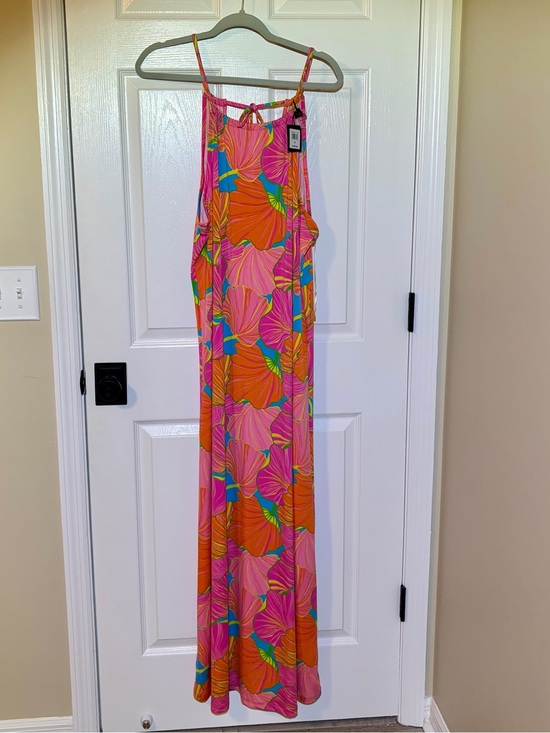 Trina Turk Dresses & Skirts - NWT Trina Turk Pink & Orange Floral Maxi Dress with Peephole Back. Size Medium